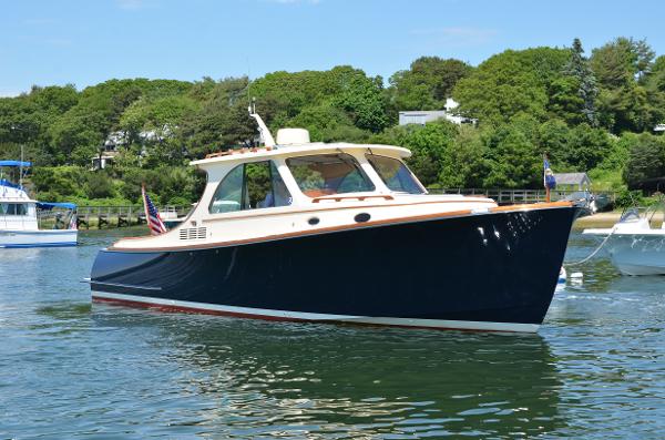 Used 2013 Hinckley Talaria 34, 02536 Falmouth - Boat Trader