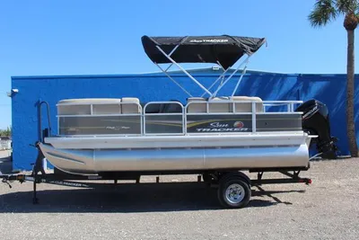 2023 Sun Tracker Party Barge 18 DLX