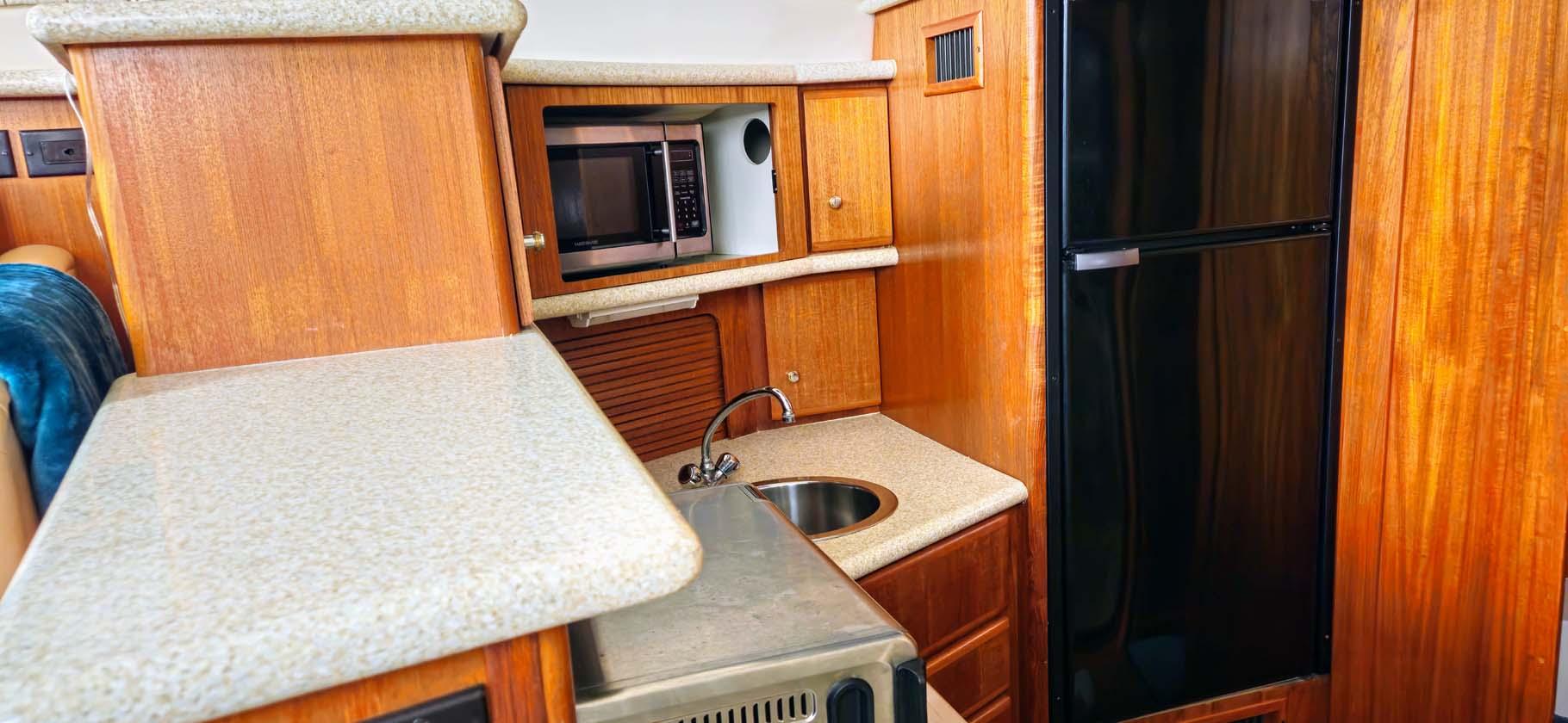 2000 Carver 356 Aft Cabin Motor Yacht