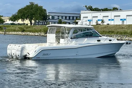 2019 Boston Whaler 345 Conquest