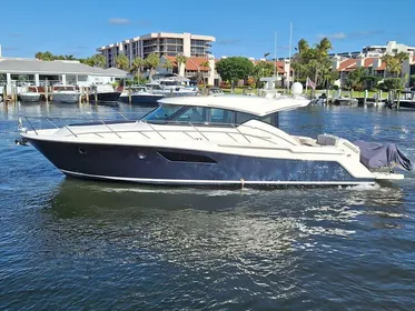 2016 Tiara Yachts 44 Coupe