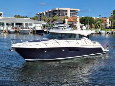 2016 Tiara Yachts 44 Coupe