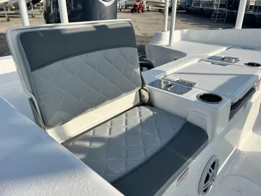 2024 NauticStar 231 Hybrid