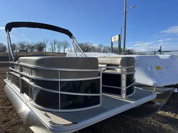 2024 SunChaser 16 LR 40HP BUNK TRAILER