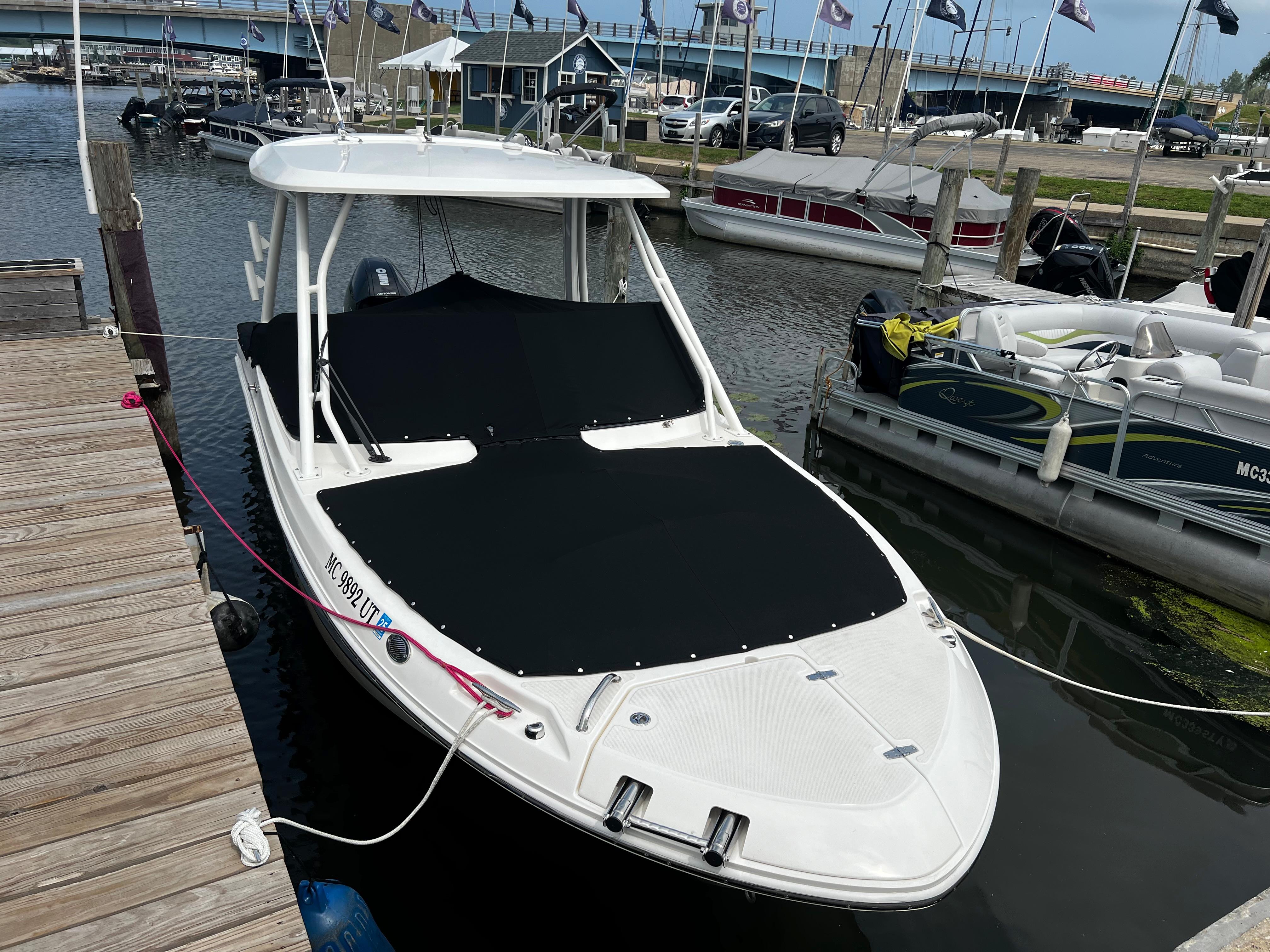 2022 Boston Whaler 240 Vantage