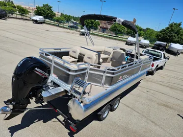 2024 Sun Tracker Fishin' Barge 22 DLX