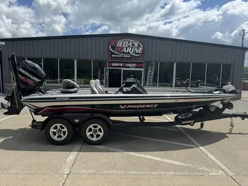 2016 Phoenix Bass Boats 819 Pro