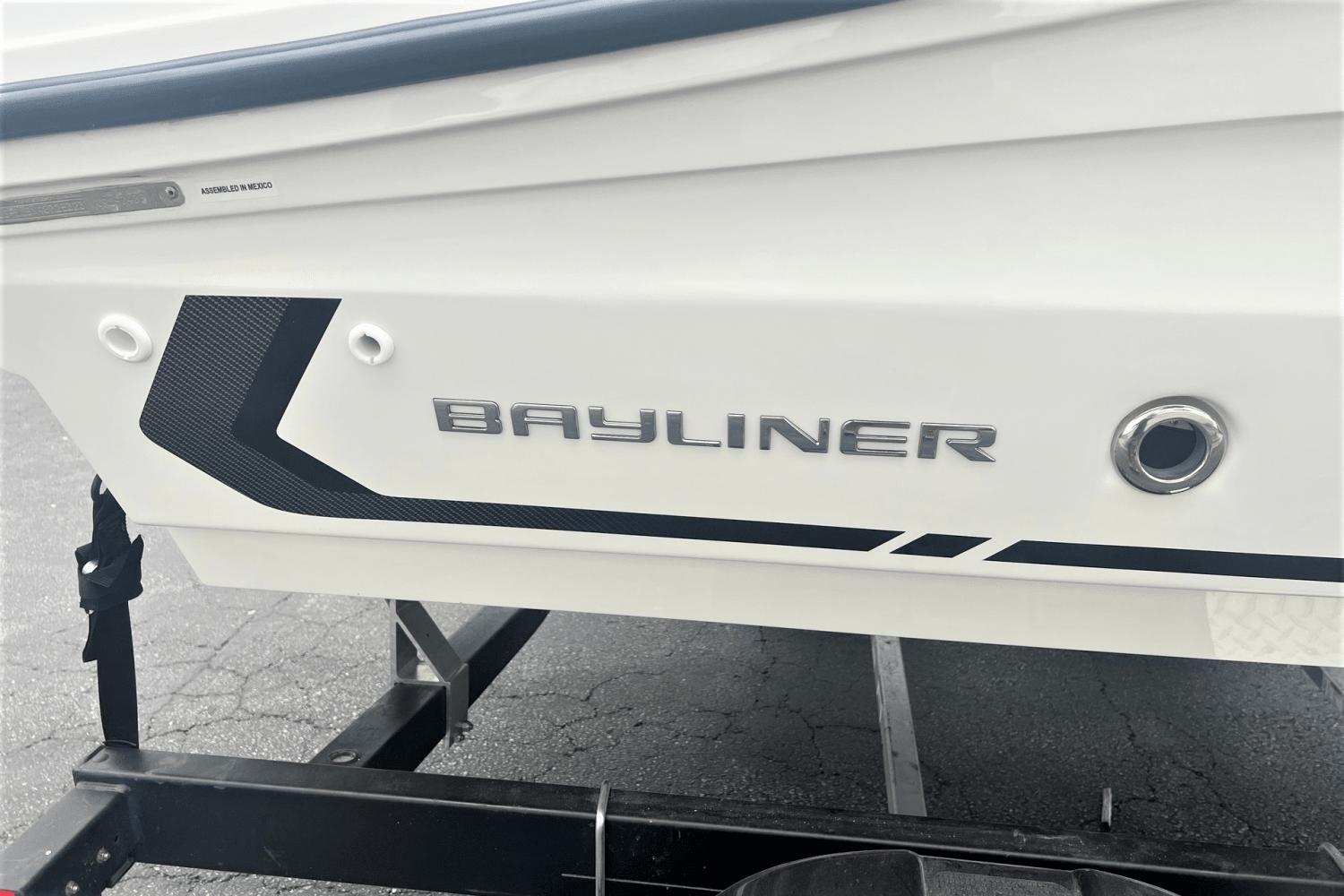 2023 Bayliner VR5 Bowrider I/O