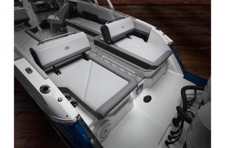 2024 Cobalt R8 Outboard