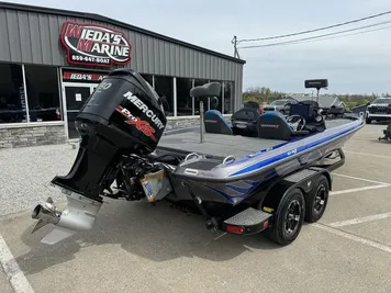 2017 Phoenix Bass Boats 921 PHX