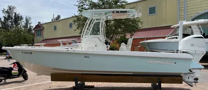 2015 Everglades 243 Center Console