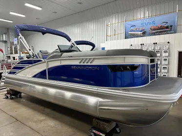 2024 Bennington 23 LXSSB LX-Sport Swingback Tritoon. Yamaha 250 Hp (In Stock)