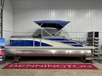 2024 Bennington 23 LXSSB LX-Sport Swingback Tritoon. Yamaha 250 Hp (In Stock)