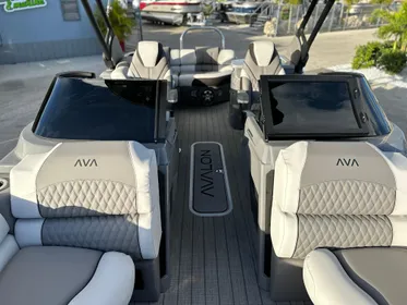 2024 Avalon 2785 Excalibur LTD, Windshield Elite, Tri Toon, High Performance, Mercury Racing 400R V-10