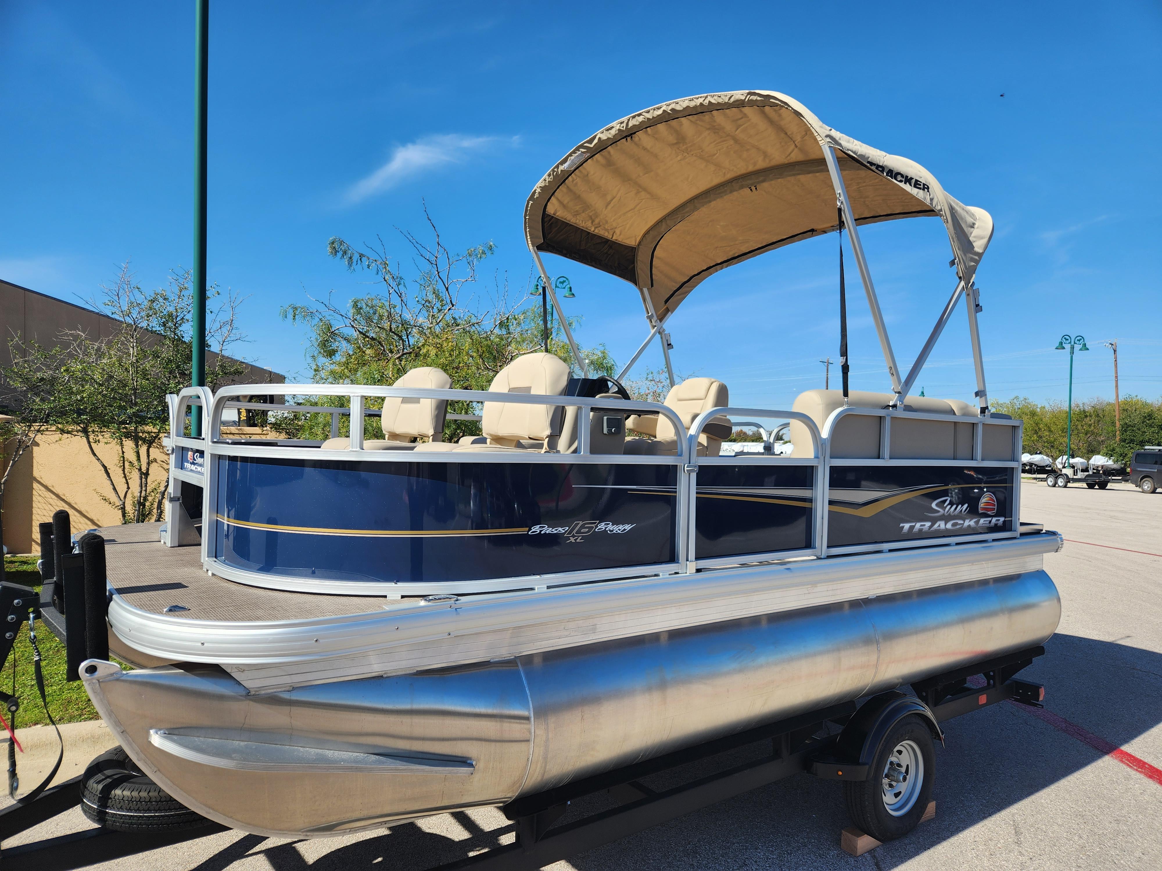 BASS BUGGY 16 XL Select - SUN TRACKER Fishing Pontoon Boat