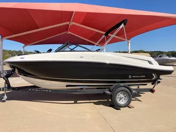 2023 Bayliner Boats VR5