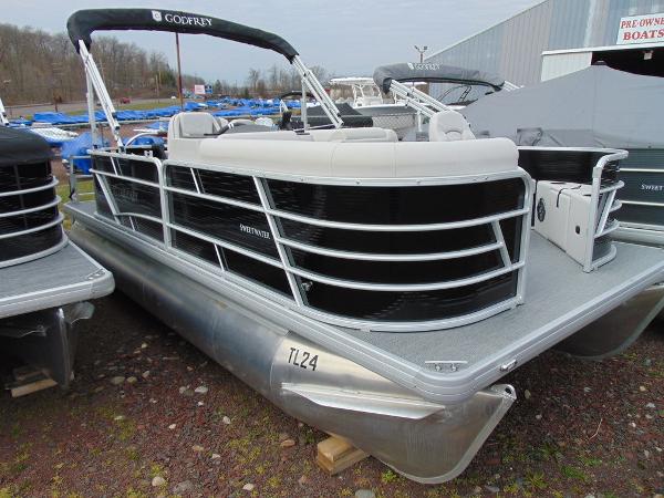 Godfrey Pontoon Boats Maine - Godfrey Boat Dealer