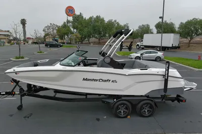 2023 MasterCraft NXT22