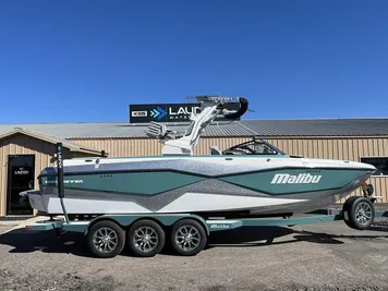 2024 Malibu 25 LSV