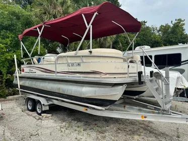 2011 Sun Tracker 21 Party Barge