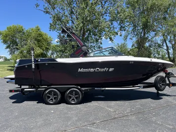 2022 MasterCraft XT23