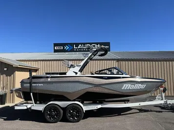 2023 Malibu 22 LSV