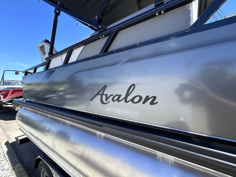 2024 Avalon Venture 85 Console Center Fish