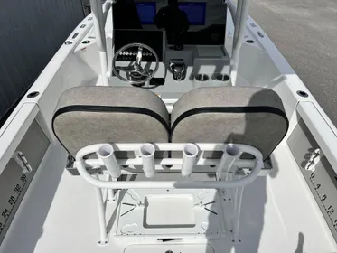 2024 Sea Pro 250 Bay