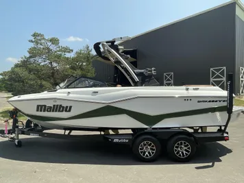 2023 Malibu 22 LSV