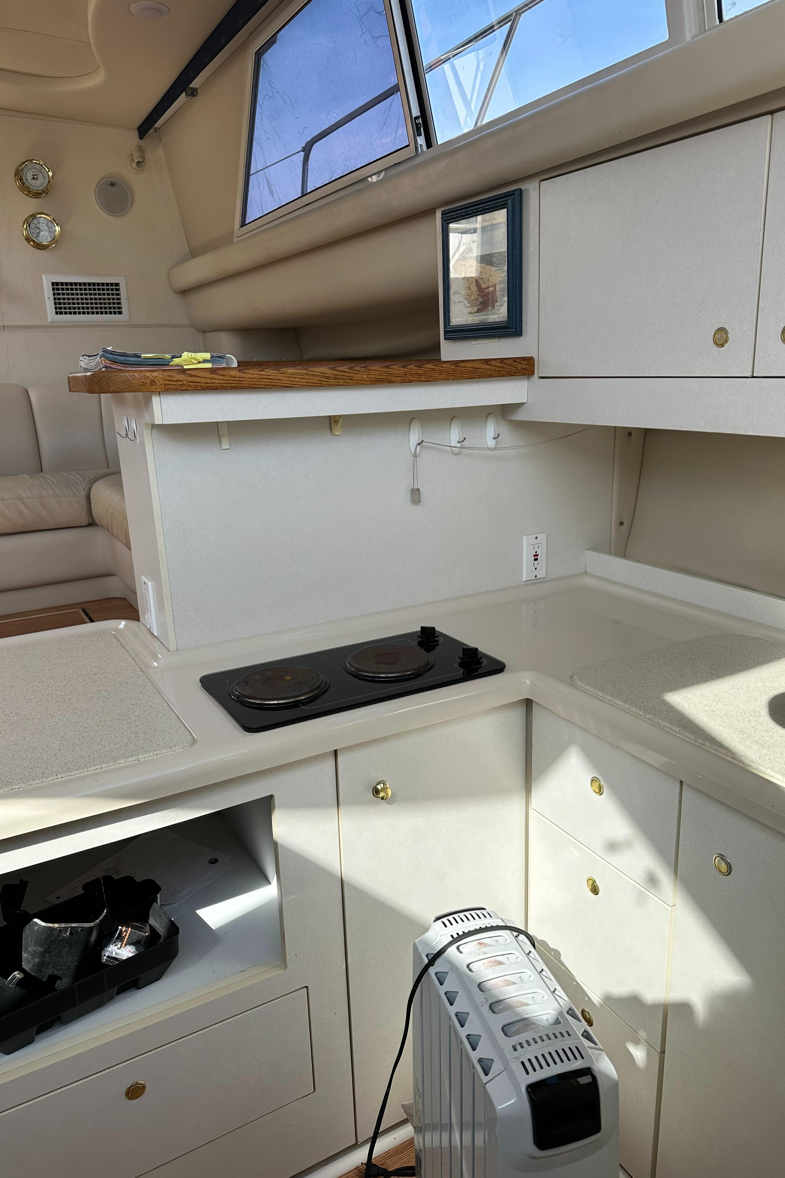 1997 Cruisers Yachts 3650 Aft Cabin