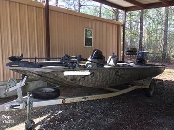 2010 Xpress 18 Catfishing Edition