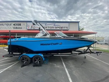 2020 MasterCraft XT22