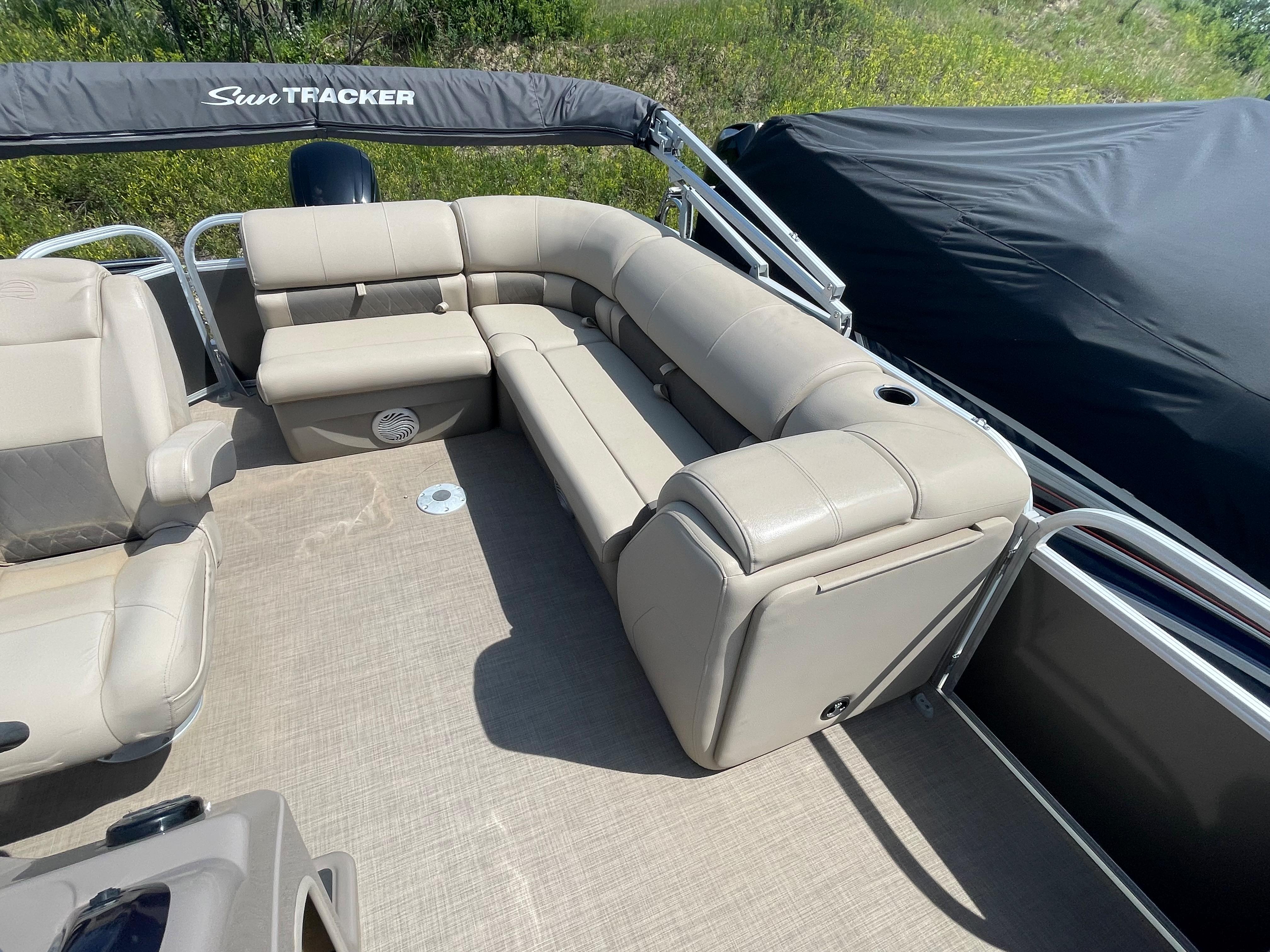 2021 Sun Tracker Party Barge 20 DLX
