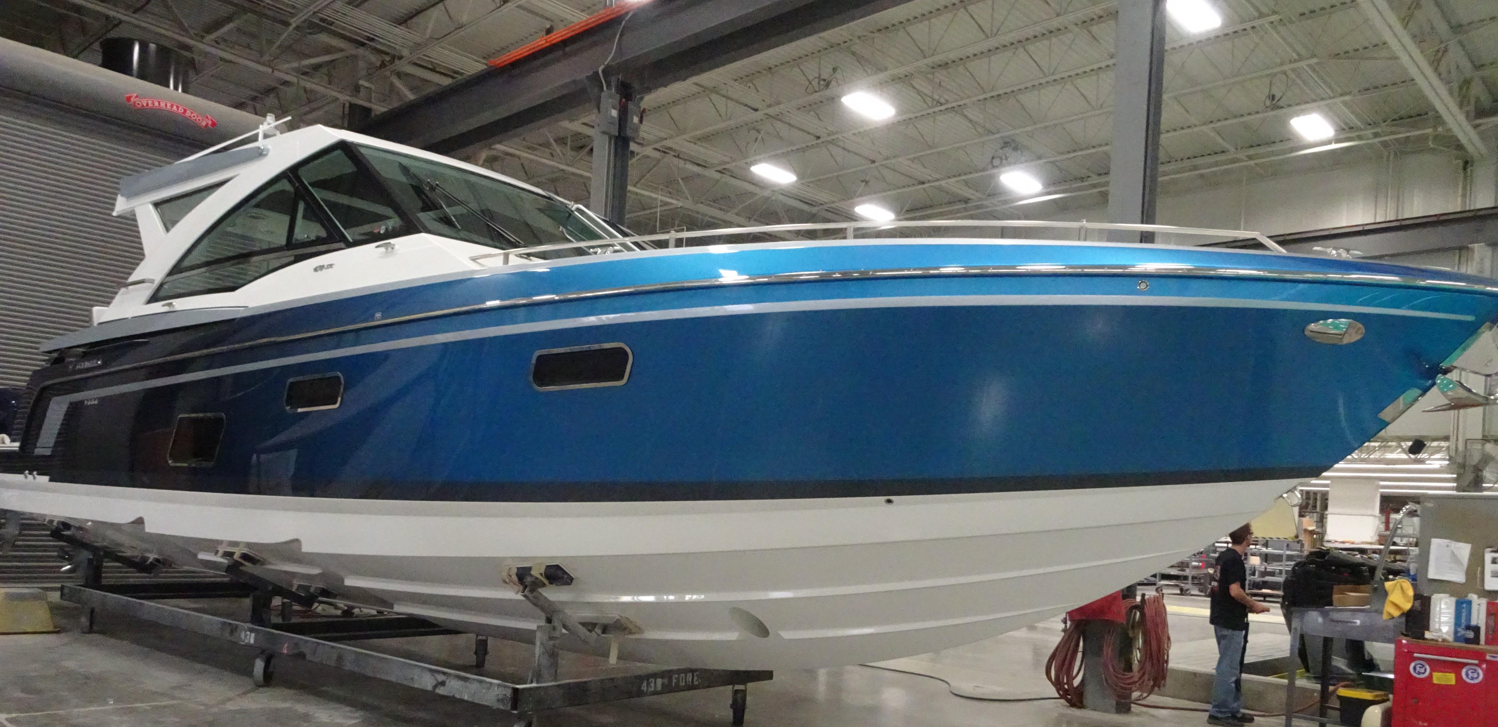 430 All Sport Crossover - Luxury 43 ft Boat