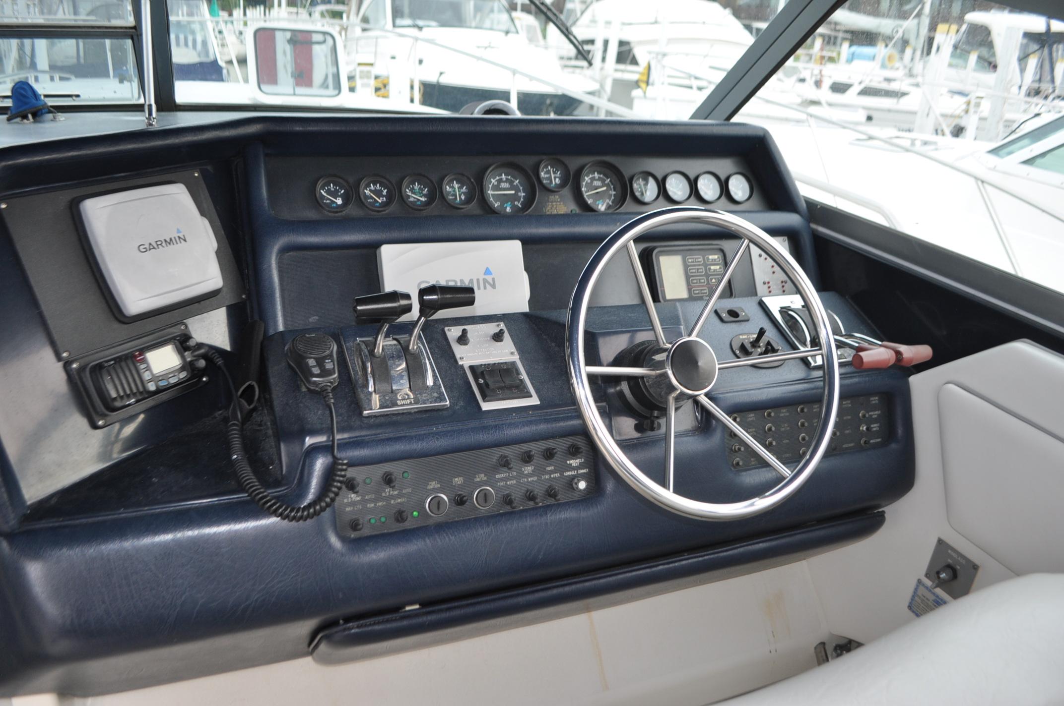1990 Sea Ray 350 Express Cruiser