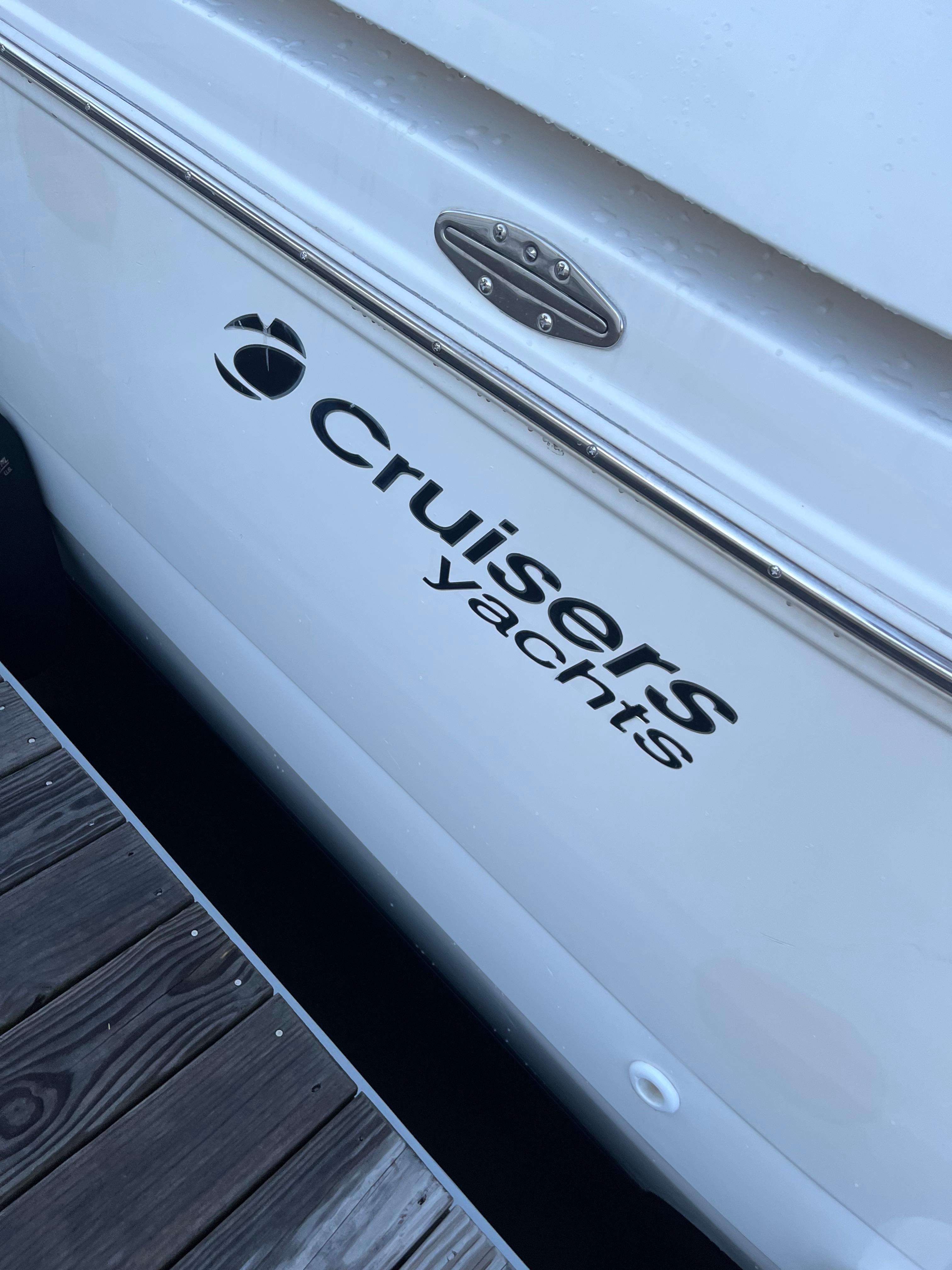 1999 New Cruiser Yachts 3870