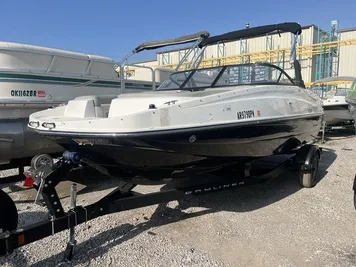 2017 Bayliner 195 Deck Boat