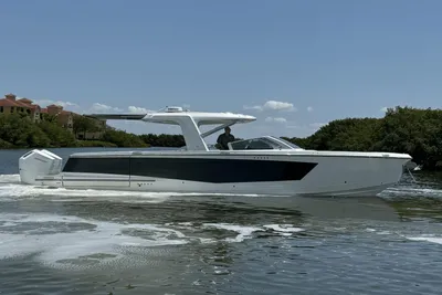 2024 Aviara AV40 Outboard