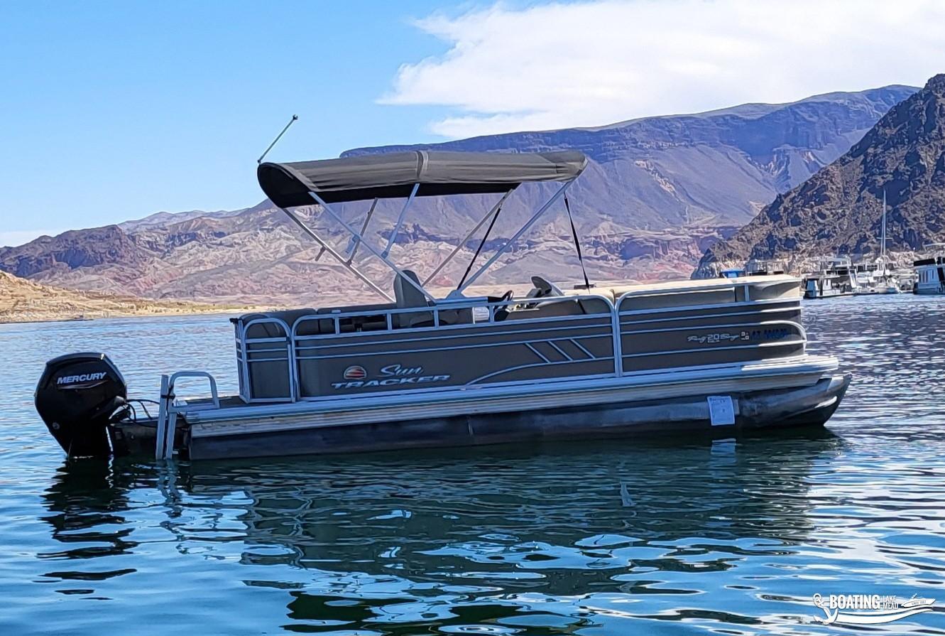 2022 Tracker 22 PARTY BARGE DLX