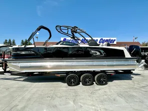 2024 Avalon Excalibur LTD - 27 FT Versatile Rear Bench Windshield w/ 400HP V10!