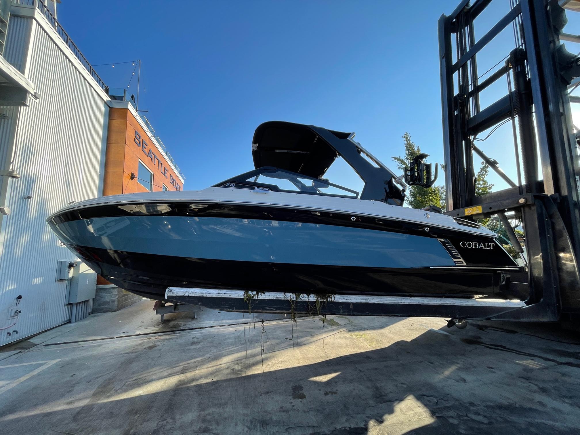 New 2023 Cobalt R4 Surf, 98105 Seattle - Boat Trader