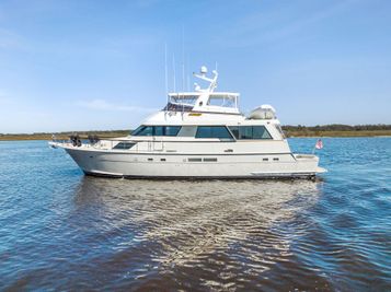 1990 Hatteras 67 Cockpit Motoryacht