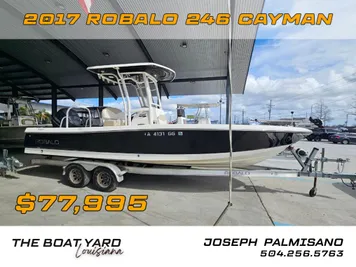 2017 Robalo 246 Cayman