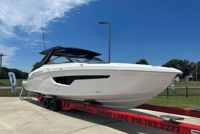 2024 Cruisers Yachts 34 GLS Outboard