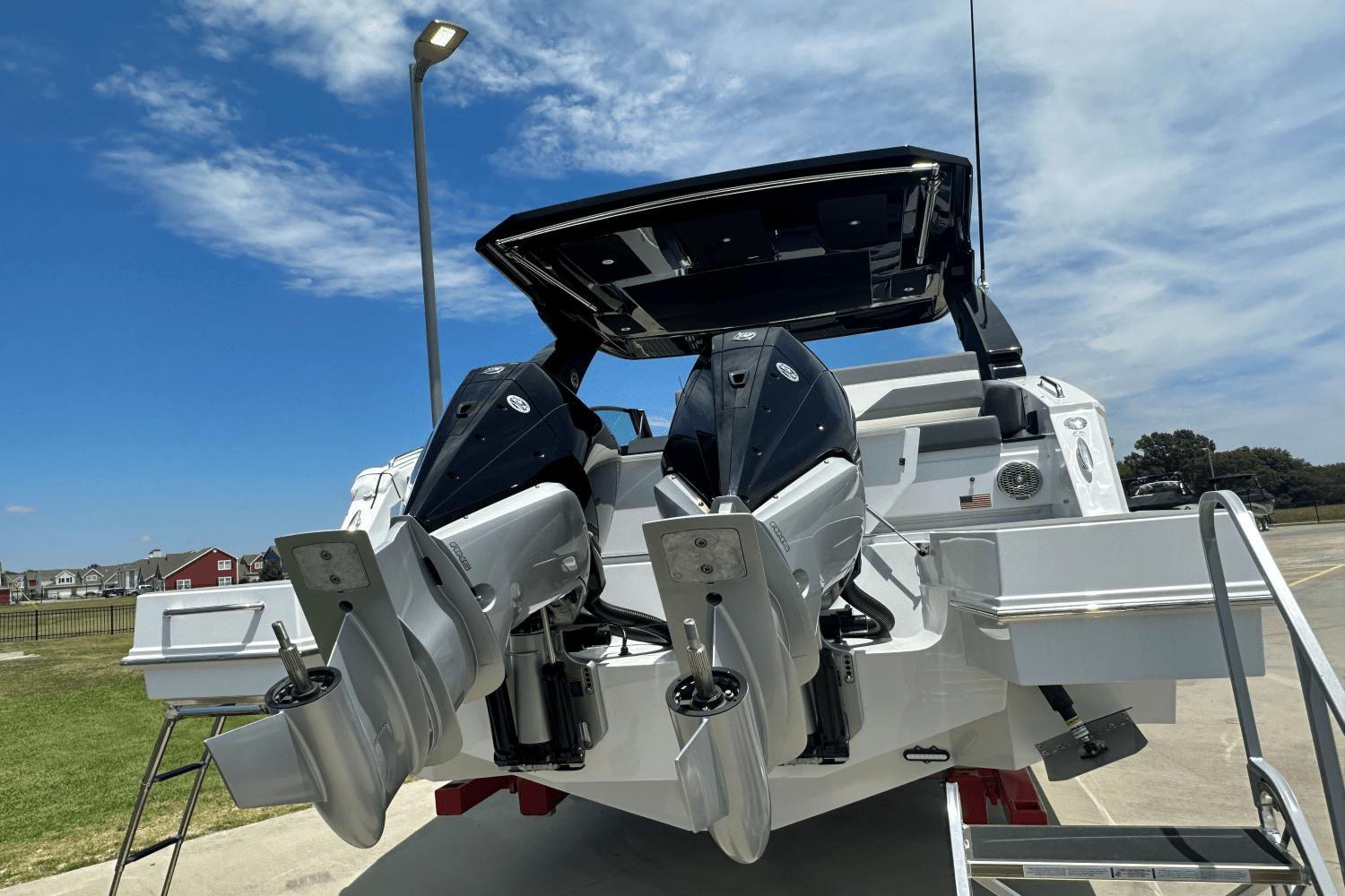 2024 Cruisers Yachts 34 GLS Outboard