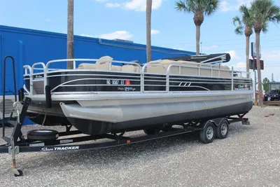 2020 Sun Tracker Fishin' Barge 24 DLX