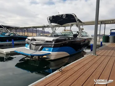 2018 MasterCraft XT 22