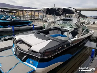 2018 MasterCraft XT 22