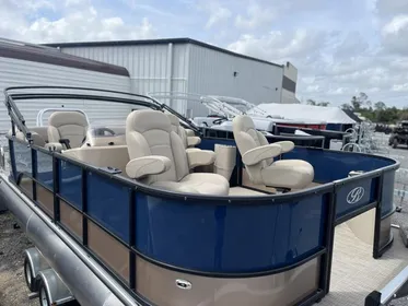 2024 Bentley Pontoons Fish 203 Center Walk-Thru 3/4 Tube