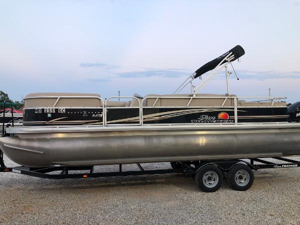 Used 2014 Sun Tracker 24 Dlx Tri-toon, 65079 Sunrise Beach - Boat Trader